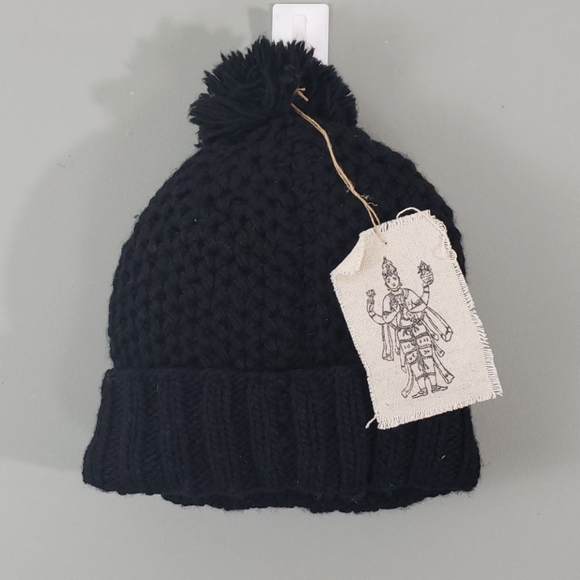 Nirvana Designs merino wool beanie with pom - Picture 2 of 3